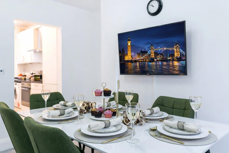 Beautifully Refurbished 2-Bed Flat in Mayfair Apartment in City of Westminster