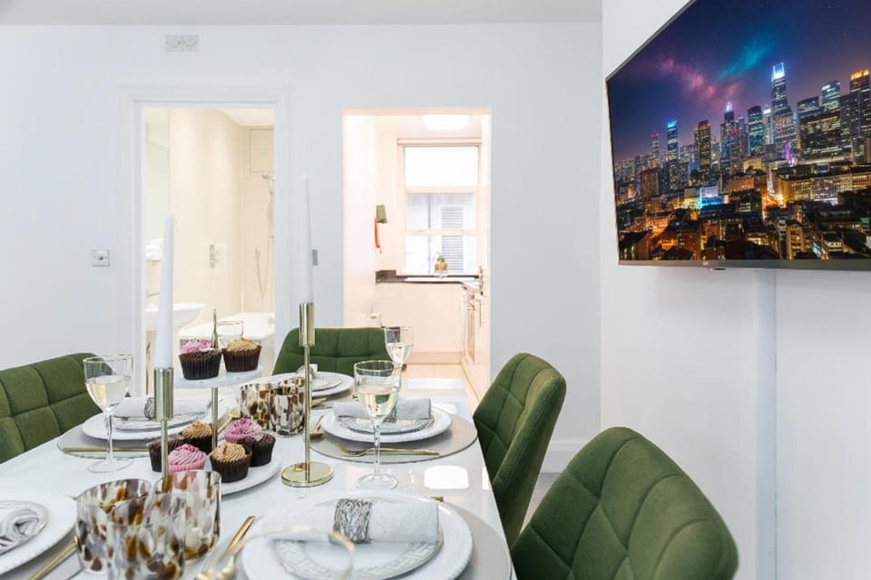Beautifully Refurbished 2-Bed Flat in Mayfair Apartment in City of Westminster