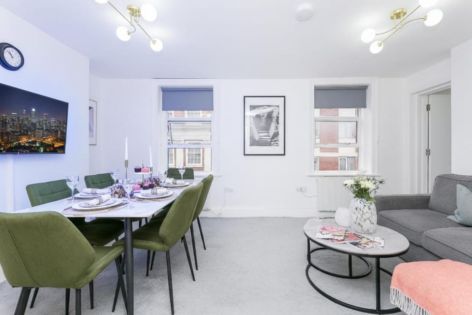 Beautifully Refurbished 2-Bed Flat in Mayfair Apartment in City of Westminster