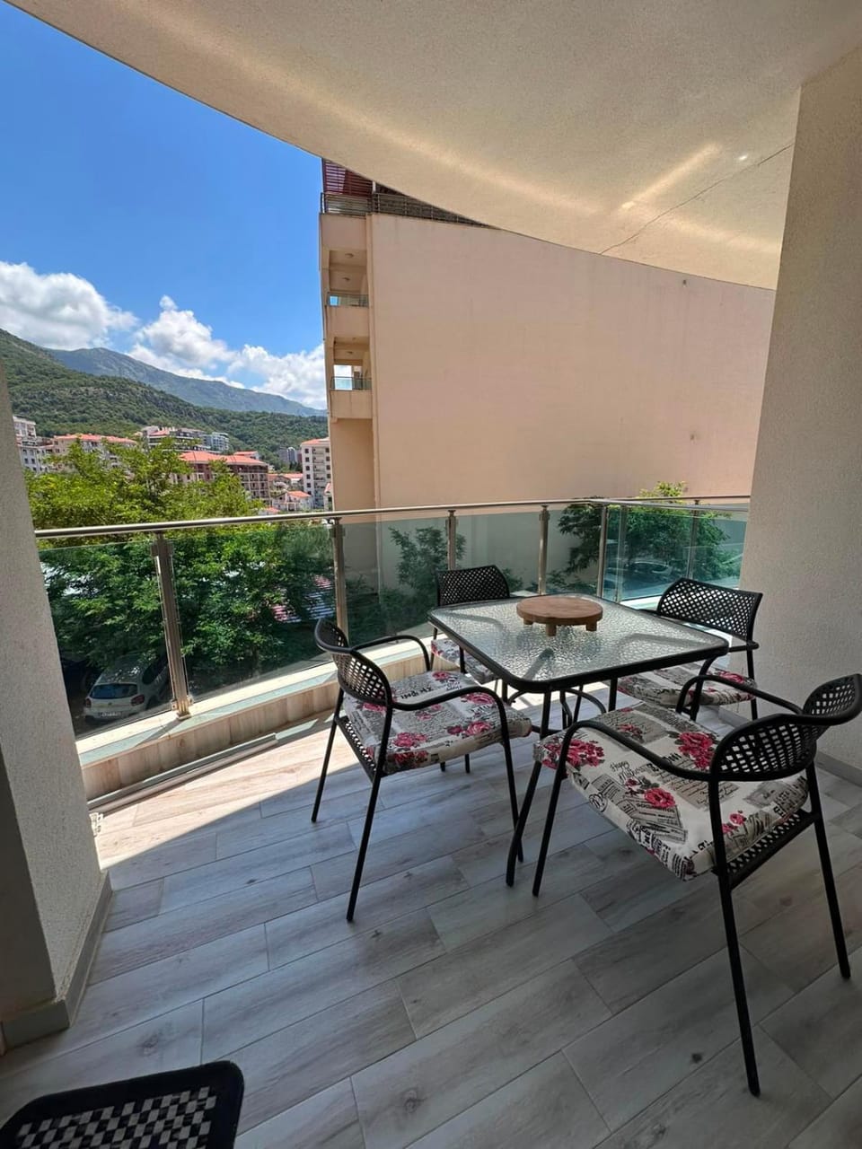 Spectacular Two Bedroom Apartment with Parking Apartment in Budva Municipality