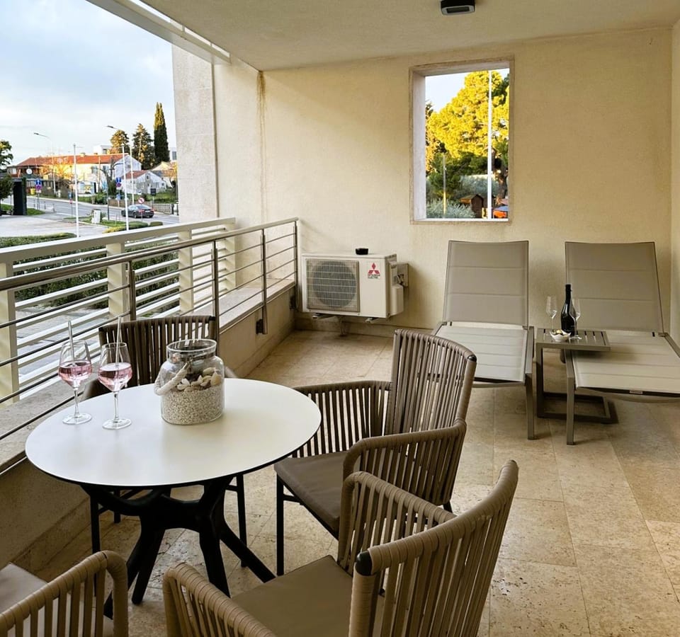 Garden Palace Umag - Salt & Sea Apartment with Terrace Apartment in Istria County