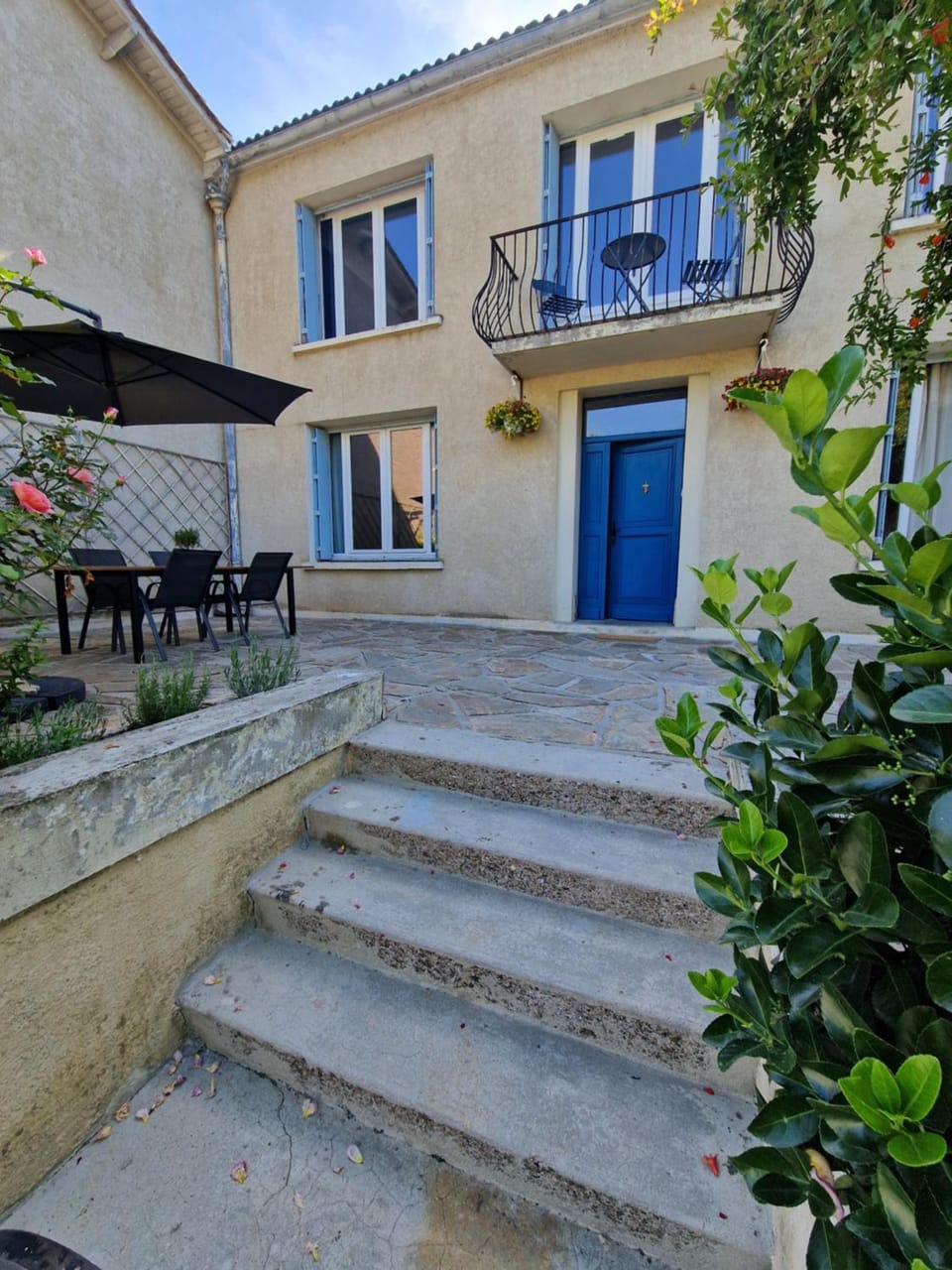 Property building, Balcony/Terrace