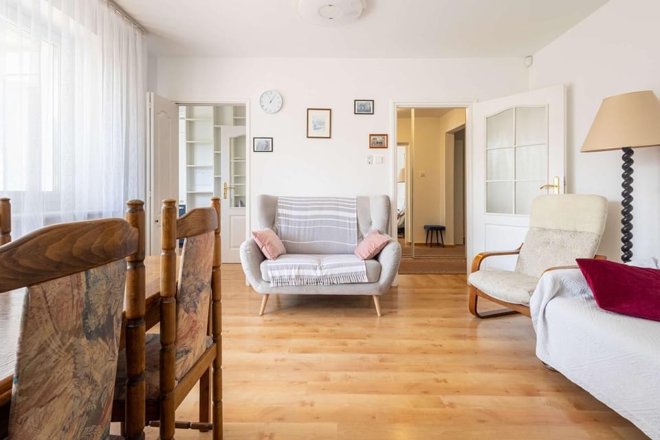 Living room, Photo of the whole room, Seating area