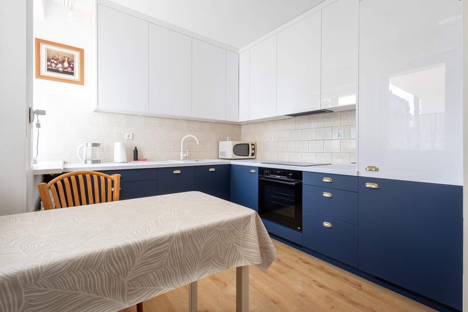 Kitchen or kitchenette, Dining area, dishwasher, oven, pet friendly, stove