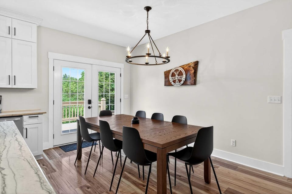 Countryside Retreat in Waddy Game Room + 4BR House in Indiana