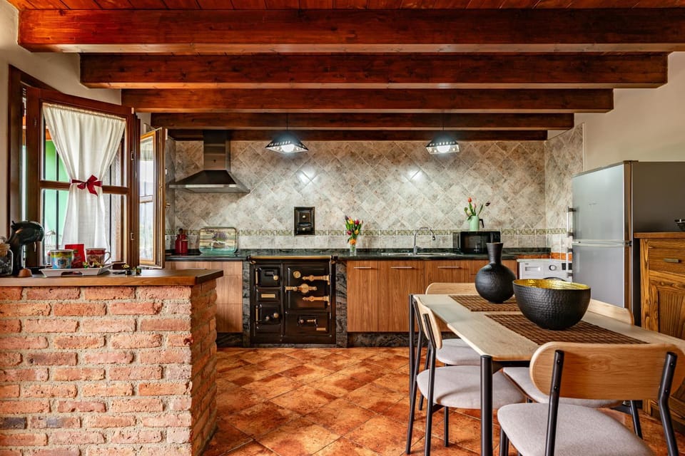 Property building, Kitchen or kitchenette, Living room