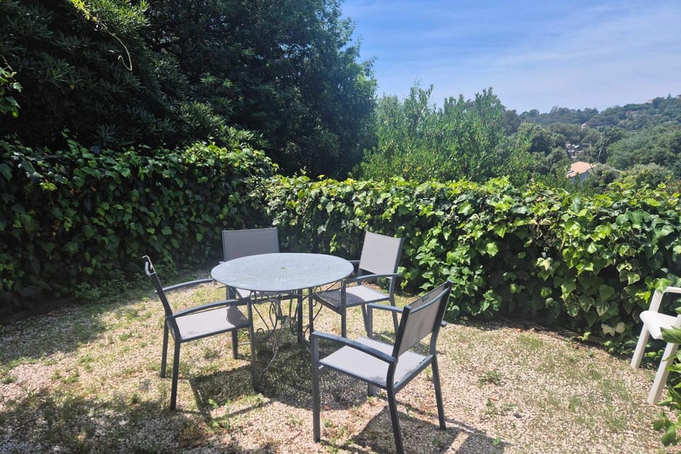 Family apartment with terrace near the sea Apartment in Rayol-Canadel-sur-Mer