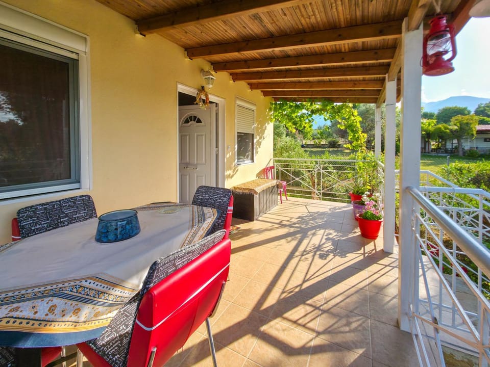 View (from property/room), Balcony/Terrace, Dining area