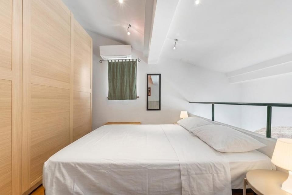 250m to Center and Station an amazing Loft with Wi-Fi and AC Apartment in Piacenza