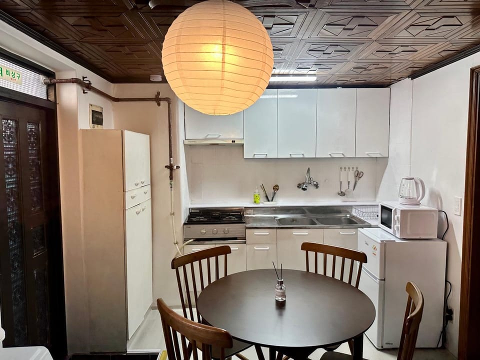 NEW OPEN Yongsan Itaewon Private Aesthetic House Night View Cafe Restaurant Bed and Breakfast in Seoul