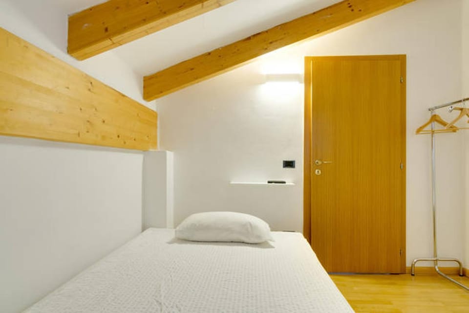Toilet, Bathroom, TV and multimedia, Bedroom, Pets