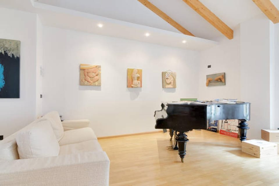 Restaurant/places to eat, Lobby or reception, Lounge or bar, Pets