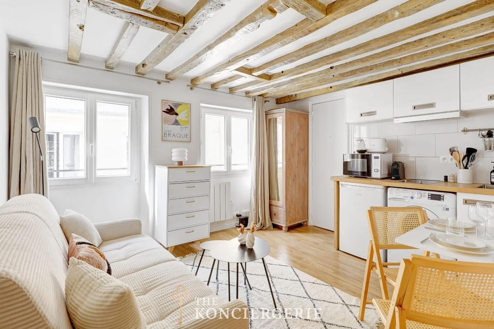 Studio chic refait a neuf coeur du Marais Apartment in Paris
