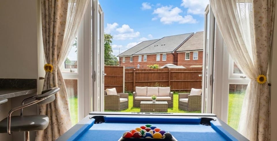 Patio, Day, View (from property/room), Balcony/Terrace, Living room, Seating area, Dining area