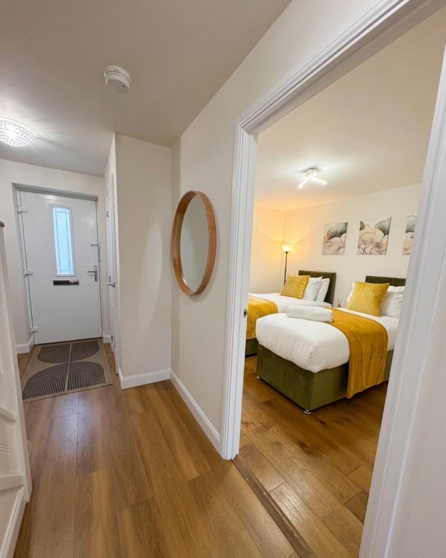 Bed, Photo of the whole room, Bedroom, wardrobe
