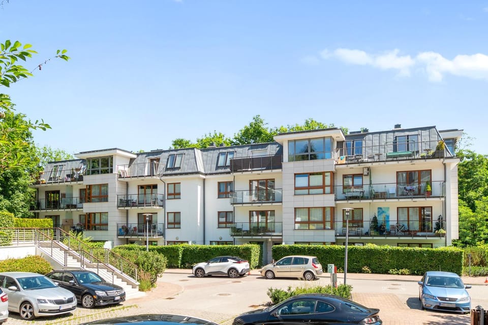 Property building, Day, Neighbourhood, Street view, Location