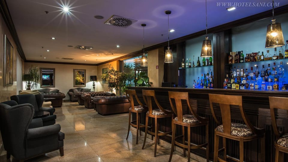 Lounge or bar, Area and facilities