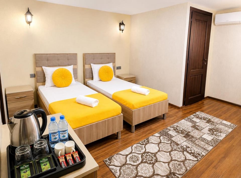 Bed, TV and multimedia, Coffee/tea facilities, Photo of the whole room, Bedroom, wardrobe, air conditioner