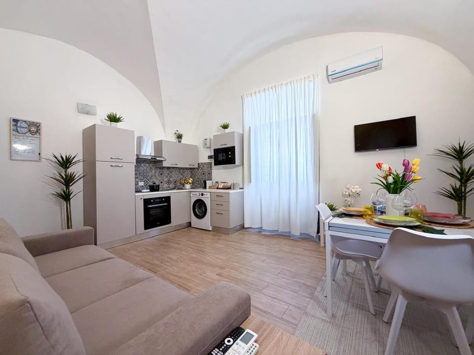 Lounge or bar, kitchen