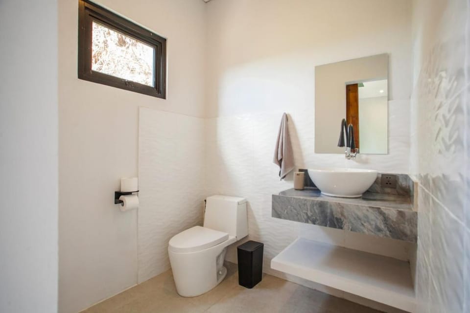 Modern 1BR Uluwatu Loft with Indoor Jacuzzi - Shanti 4 Apartment in Bali