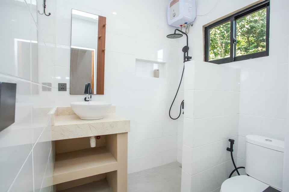Modern 1BR Uluwatu Loft with Indoor Jacuzzi - Shanti 4 Apartment in Bali