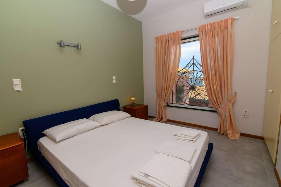 Spacious 2 Bd Balcony Apt in Preveza Apartment in Peloponnese, Western Greece and the Ionian