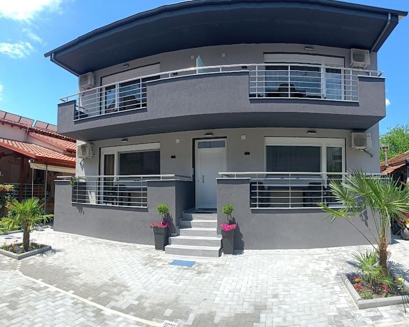 Property building, Day, View (from property/room), Balcony/Terrace
