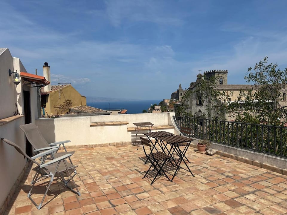 Natural landscape, View (from property/room), Balcony/Terrace, Mountain view, Sea view