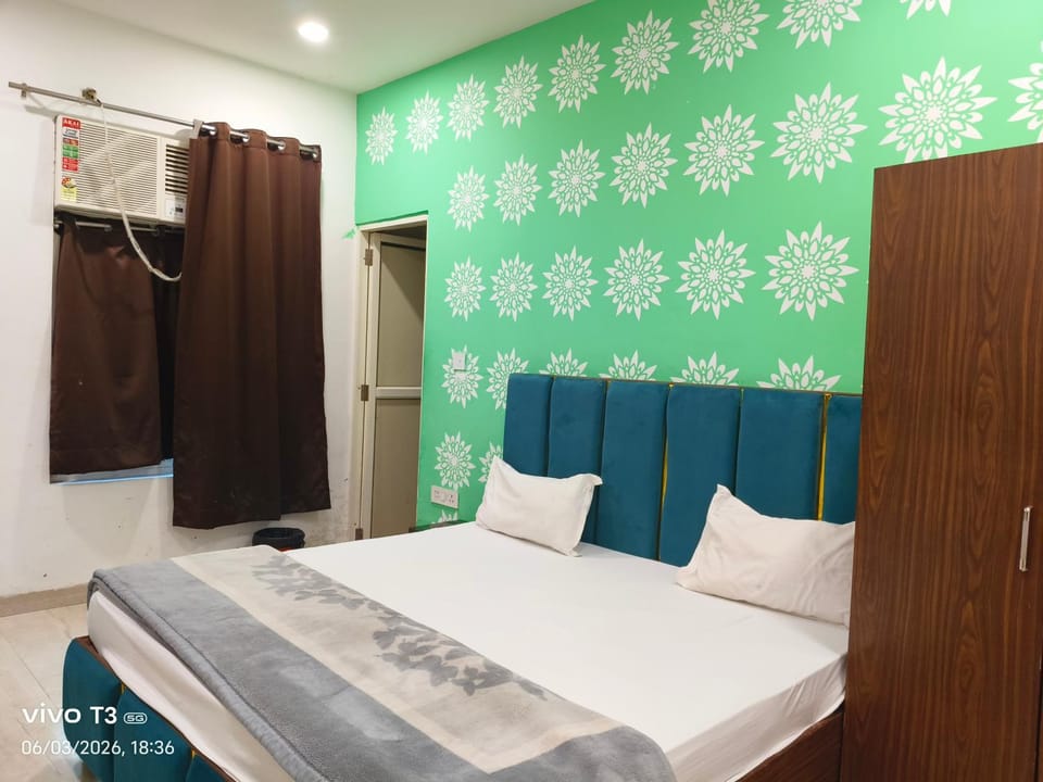 Bed, Photo of the whole room, Bedroom, air conditioner