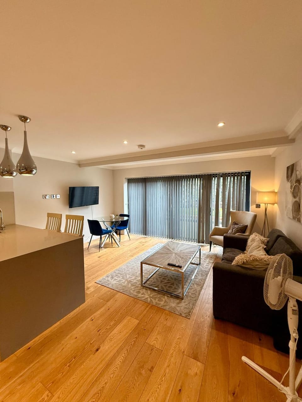 Perfect Getaway in Vibrant Neighbourhood w garden Apartment in Brentford
