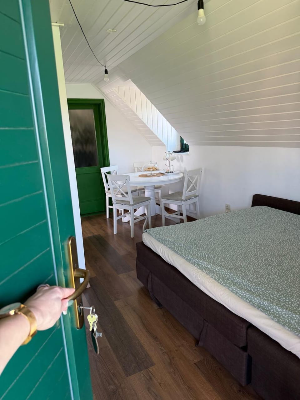 Bed, Dining area
