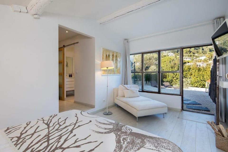 Villa 45 La Cove Sur Loup Bed and Breakfast in Saint Paul de Vence