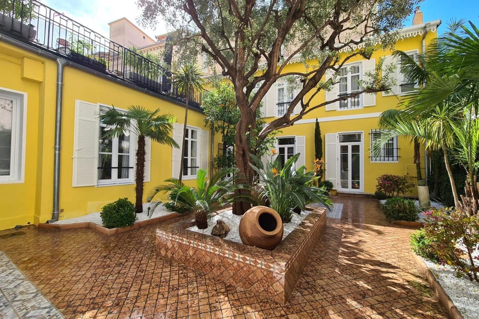 Ref 2071 - Cannes Center Exceptional apartment with private patio Apartment in Cannes
