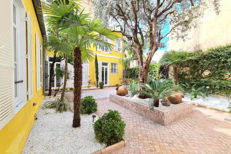 Ref 2071 - Cannes Center Exceptional apartment with private patio Apartment in Cannes