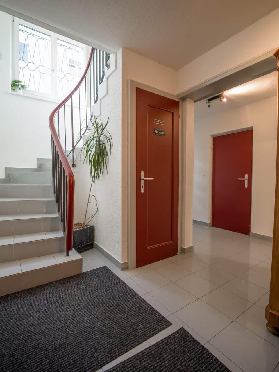 Compact room zurich with easy access and near center House in Zurich City