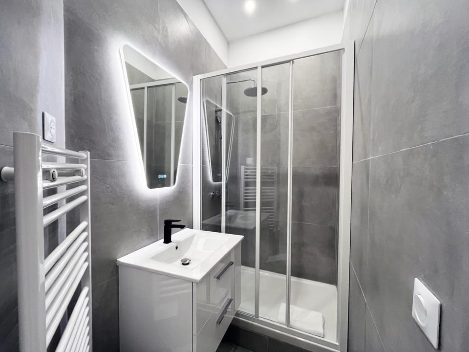 UrbanFlat 08 - Spacieux Appartement 2 Chambres Paris Centre Apartment in Paris