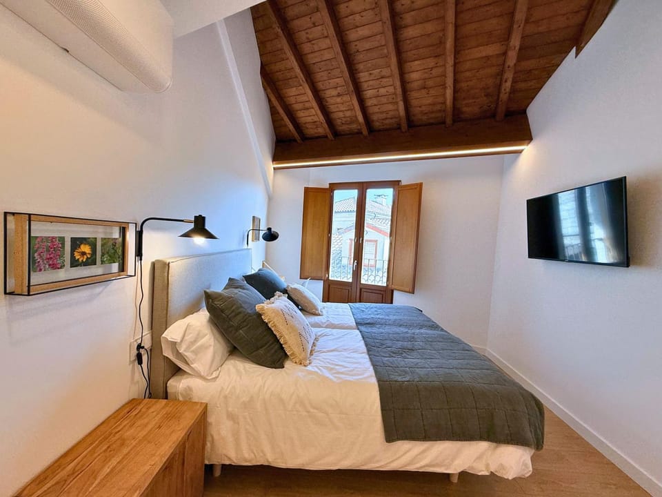 Bed, Bedroom