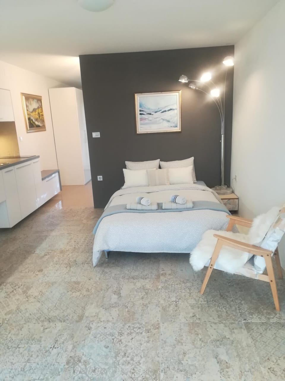 Bed, Photo of the whole room