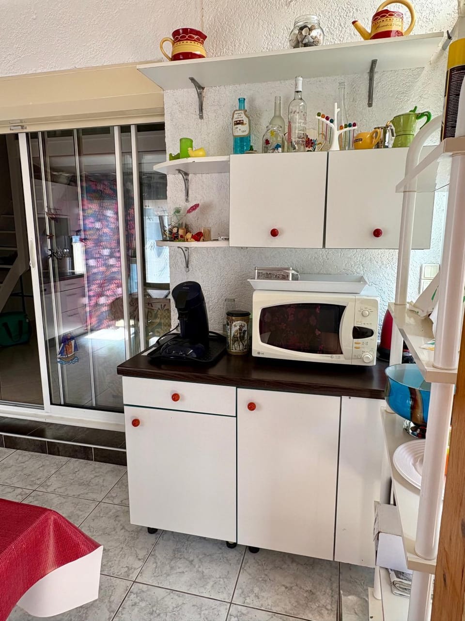 Dining area, kitchen