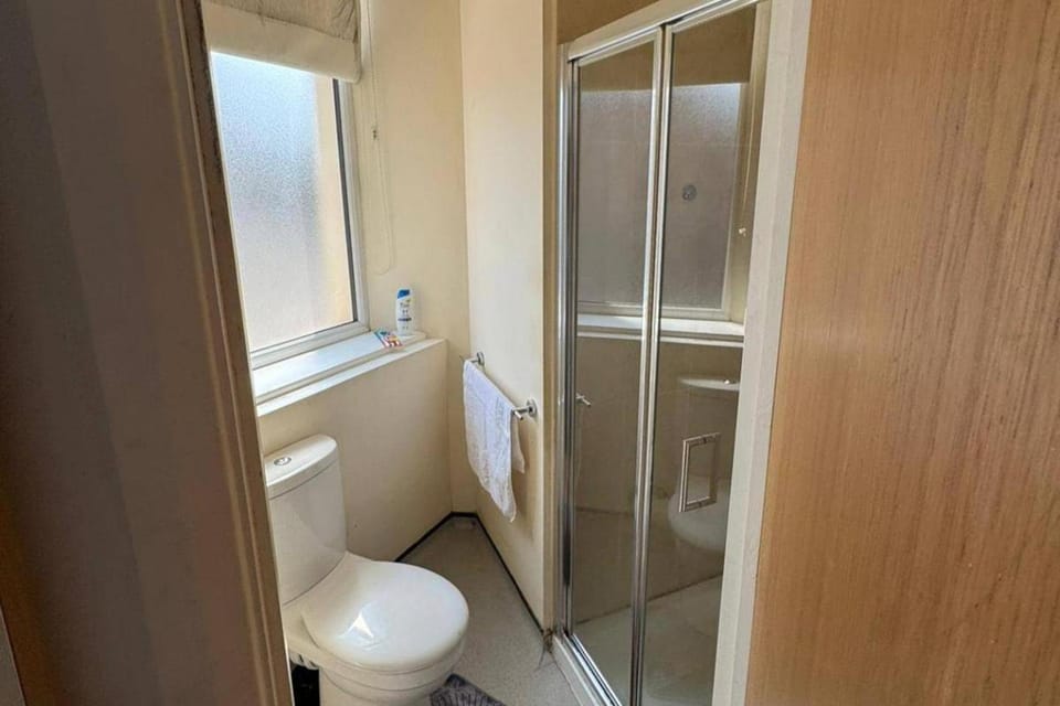 Upper Holloway Studio 1 Min to Station Sleeps 2 Apartment in London Borough of Islington
