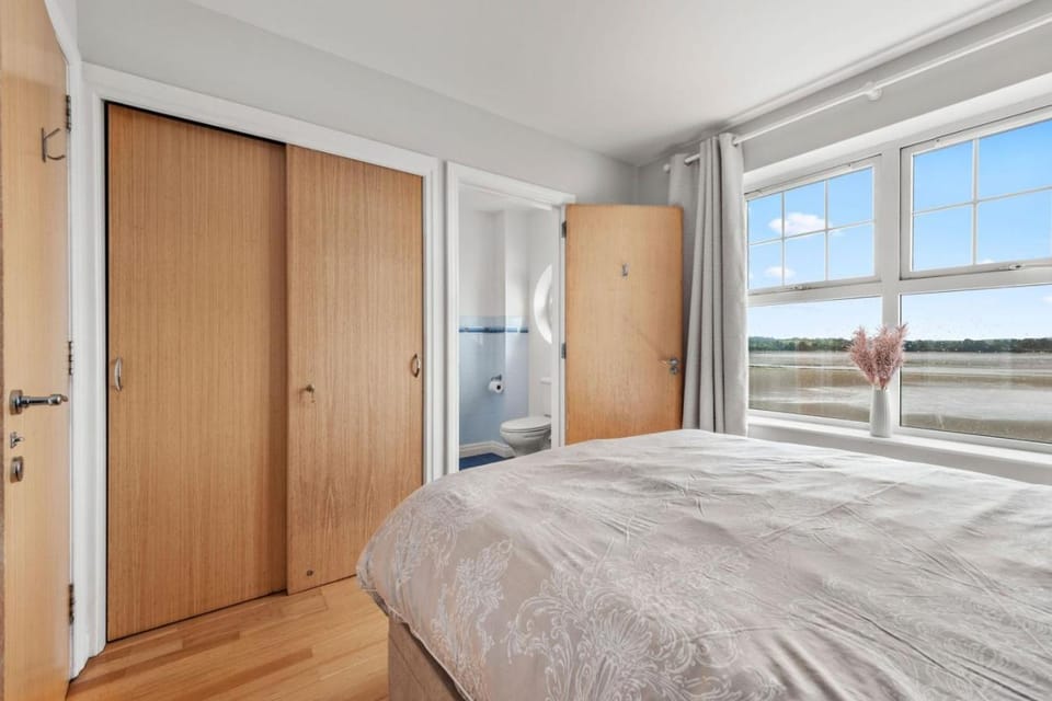 The Lookout, Dundrum Bay, Balcony with Bay Views Apartment in Dundrum