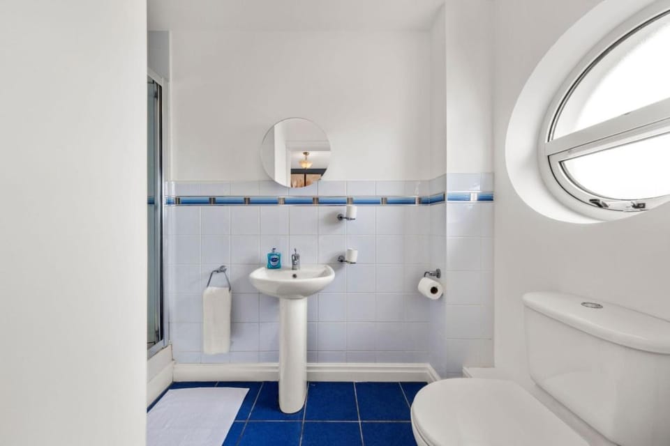 The Lookout, Dundrum Bay, Balcony with Bay Views Apartment in Dundrum