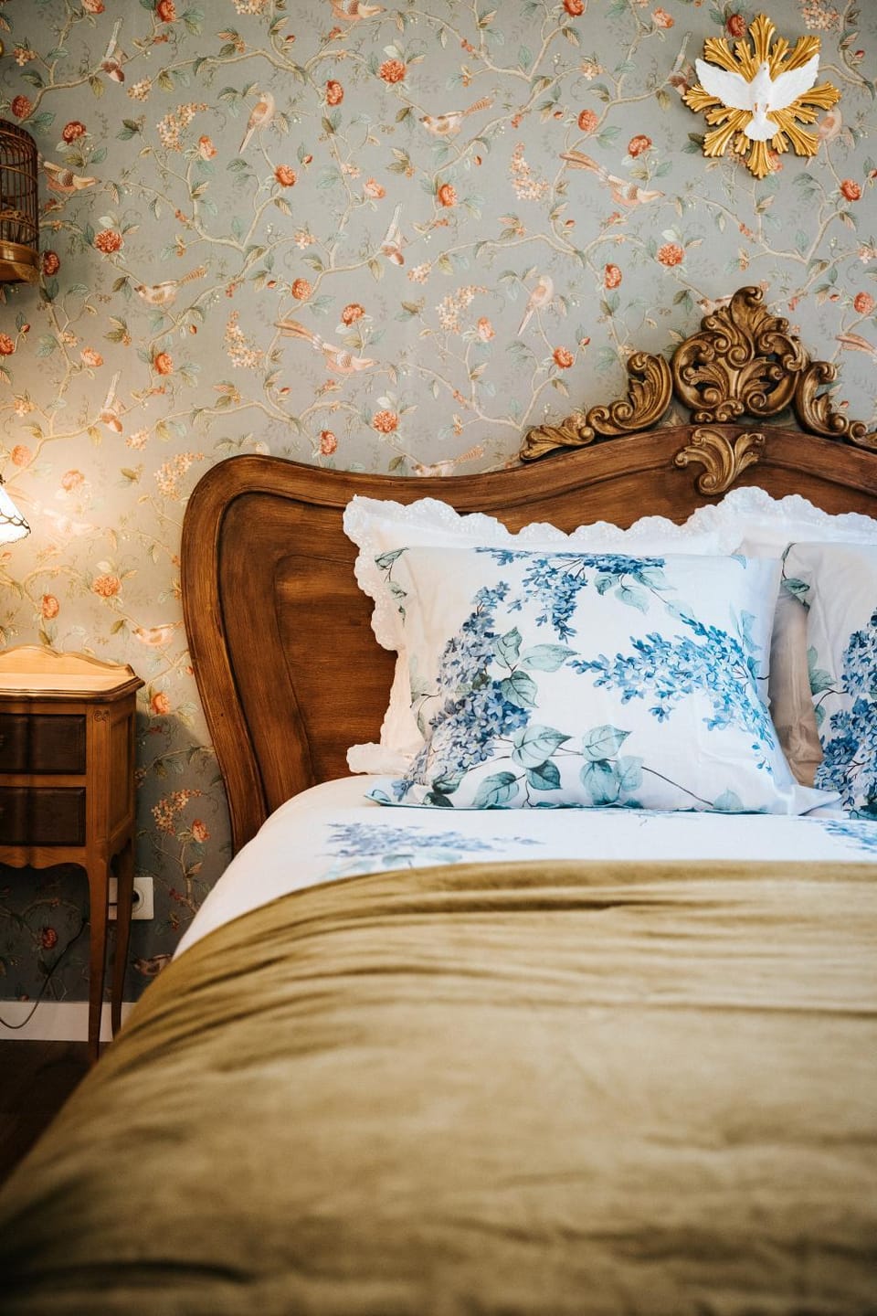 Bed, Bedroom