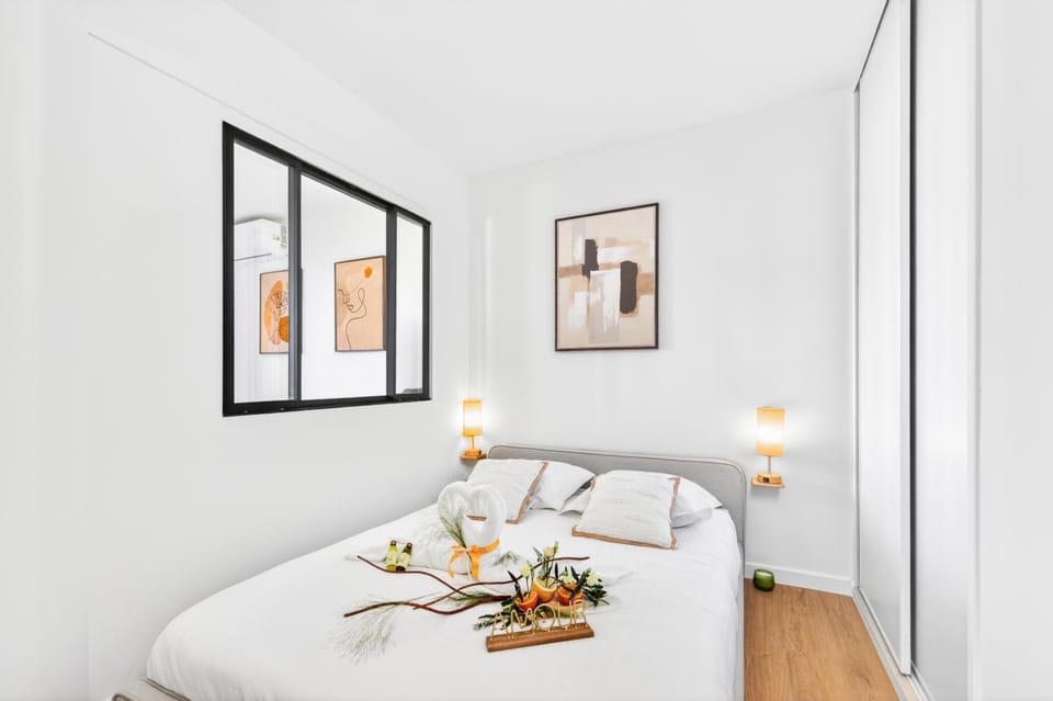 Bed, Photo of the whole room, Bedroom