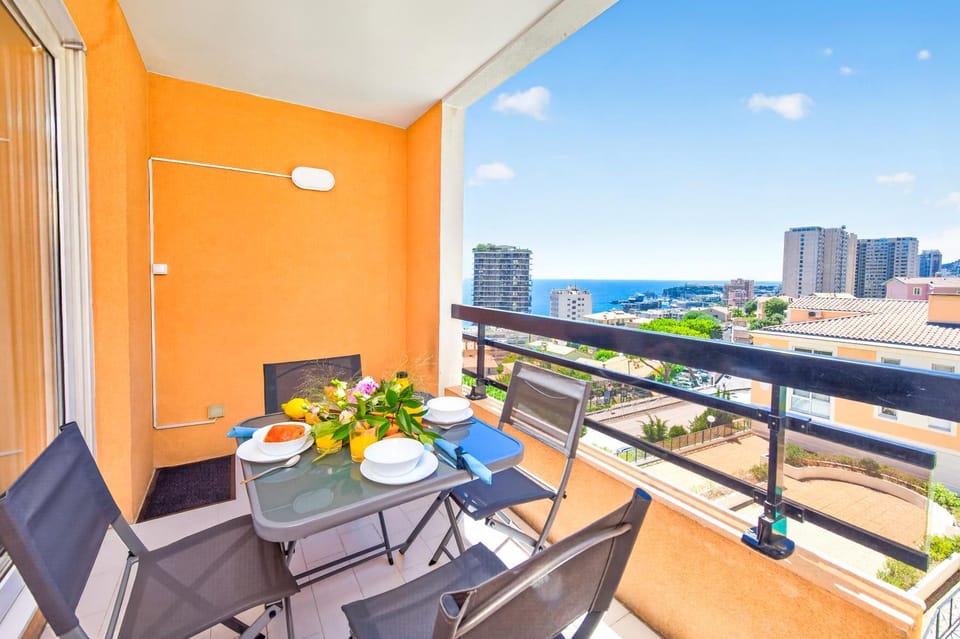 Patio, Day, View (from property/room), Balcony/Terrace, Seating area, Dining area, City view