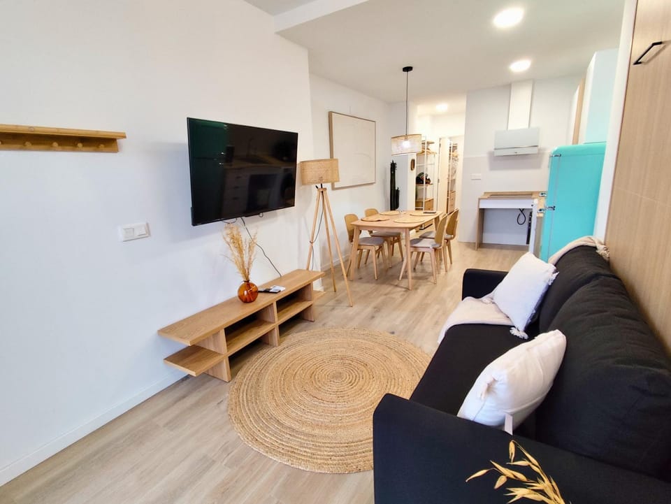 Communal lounge/ TV room, TV and multimedia, Kitchen or kitchenette, Seating area, Dining area