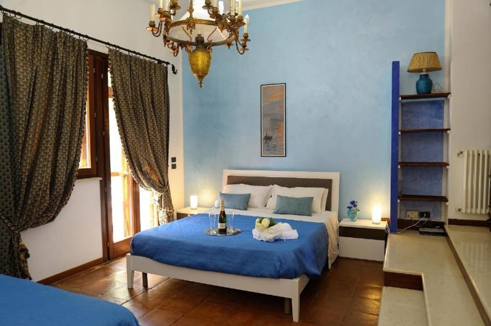 Bed, Photo of the whole room, Bedroom, internet