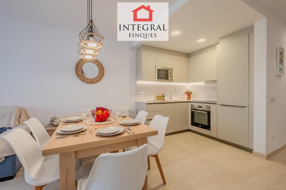 Kitchen or kitchenette, Dining area, dishwasher, stove