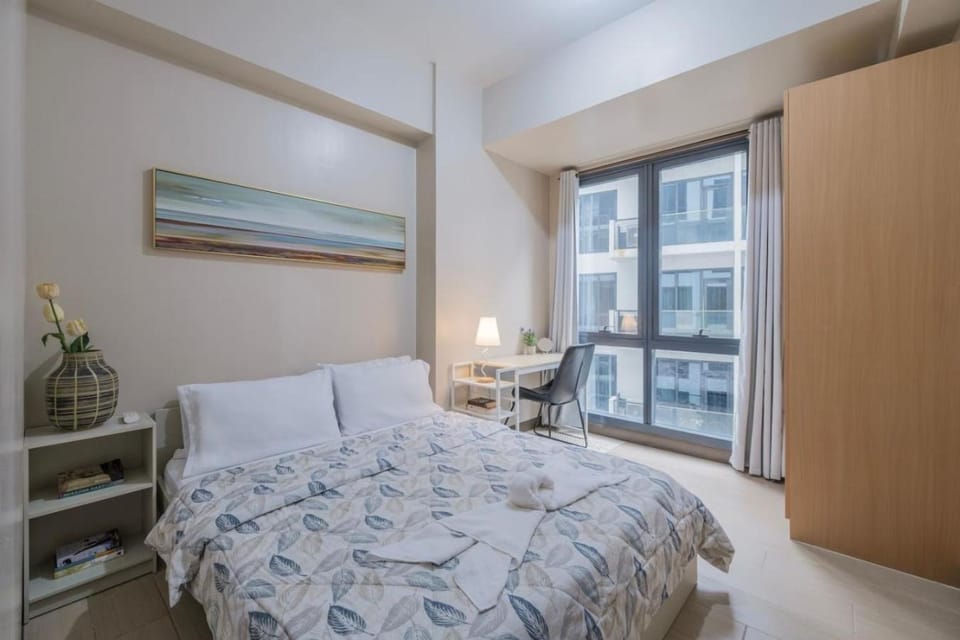 StayHere Florence 1BR Near Venice Mall Mckinley House in Makati