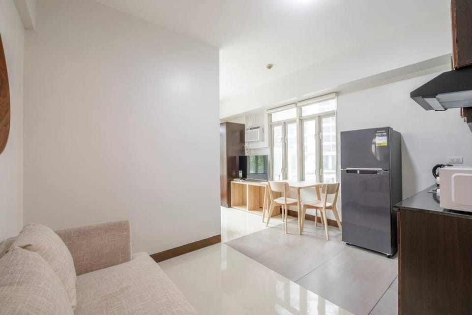 Modern Stylish Condo in McKinley WiFi Apartment in Makati